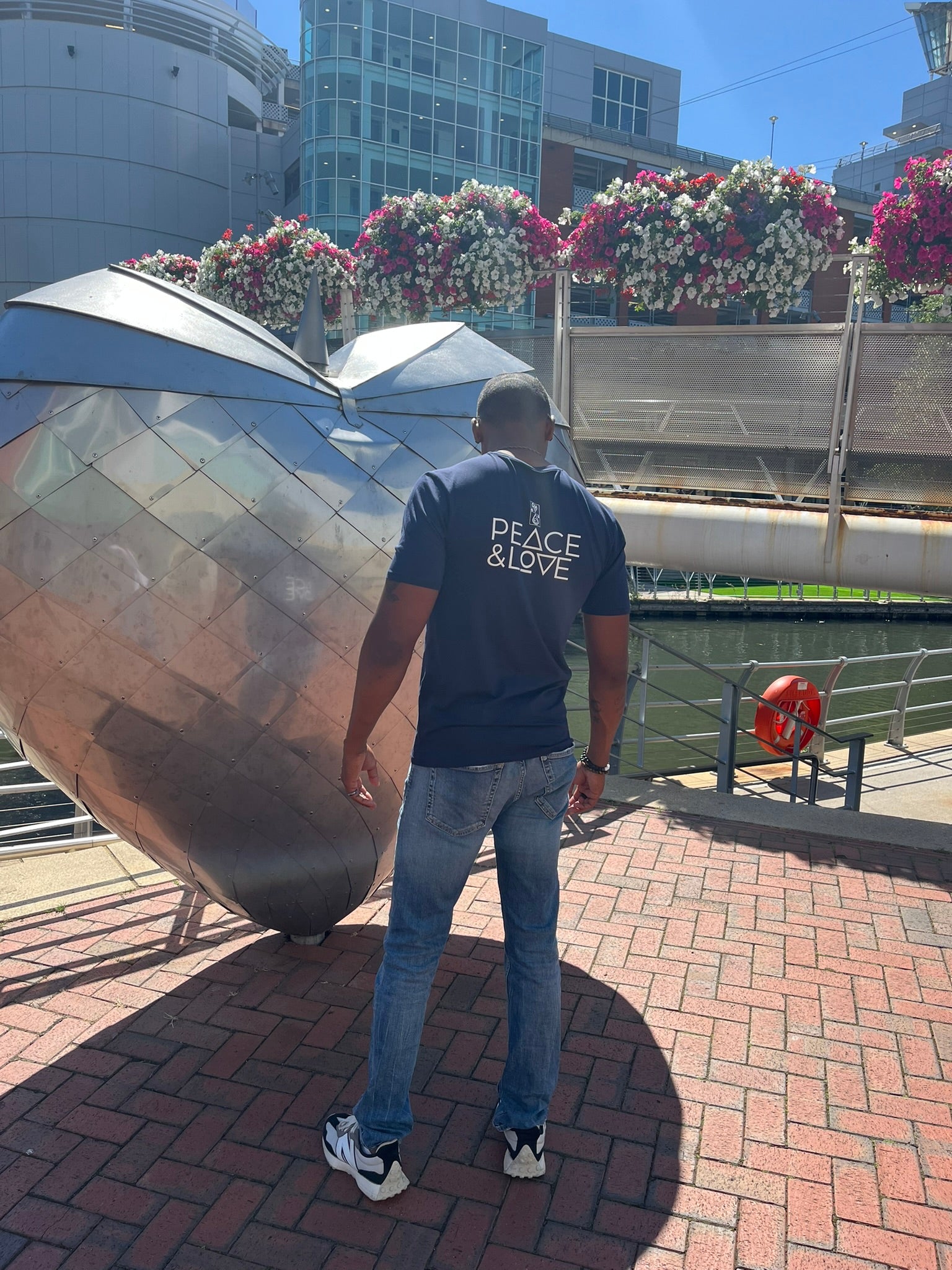 Peace & Love Tee – The AM Club